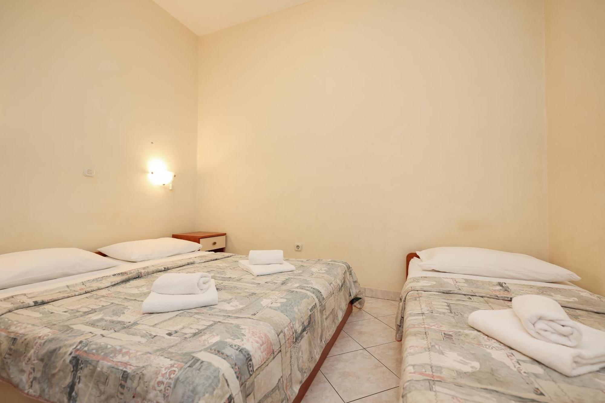 Beachfront Apartments Jermen Sukošan Extérieur photo