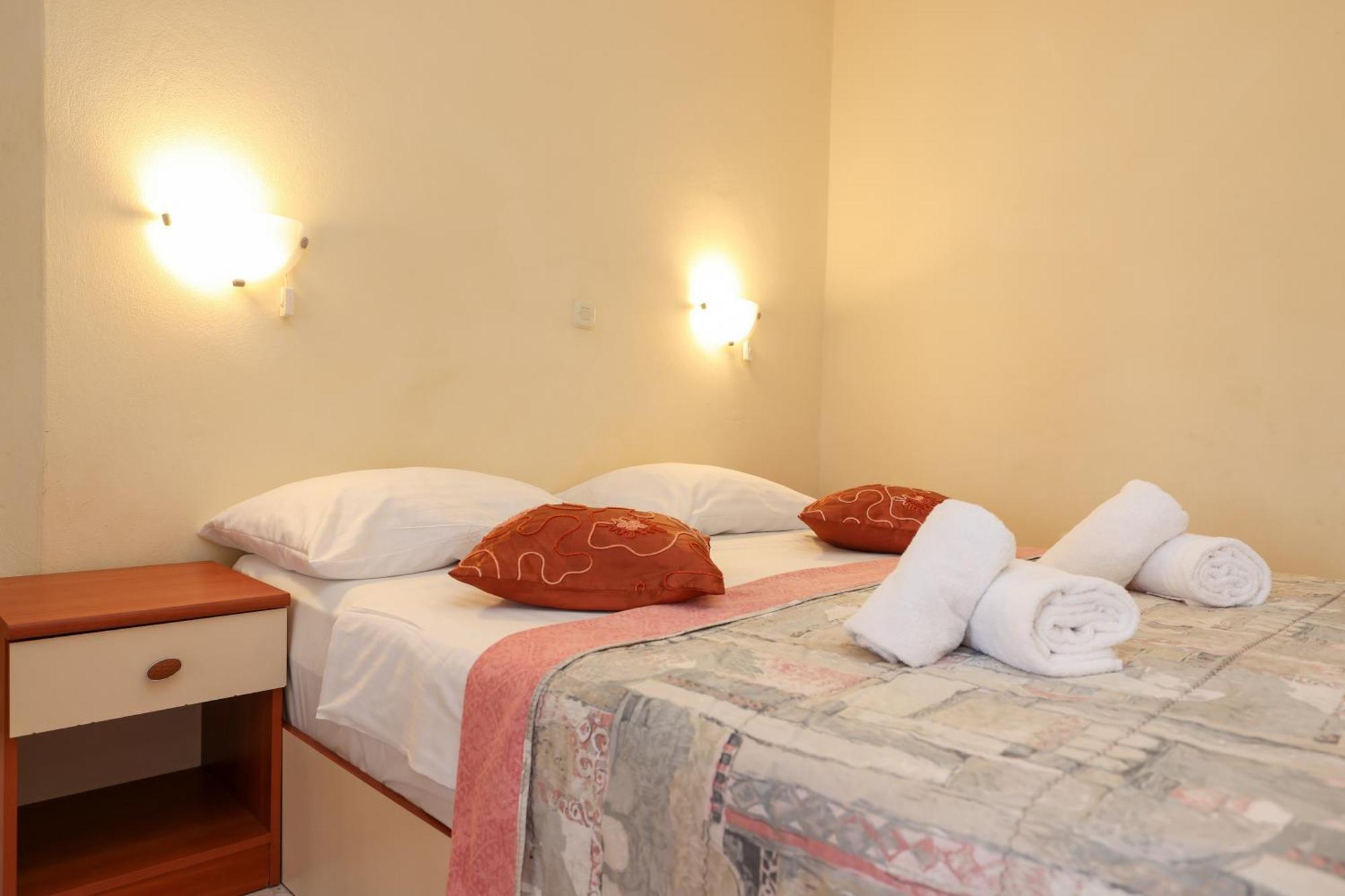Beachfront Apartments Jermen Sukošan Extérieur photo