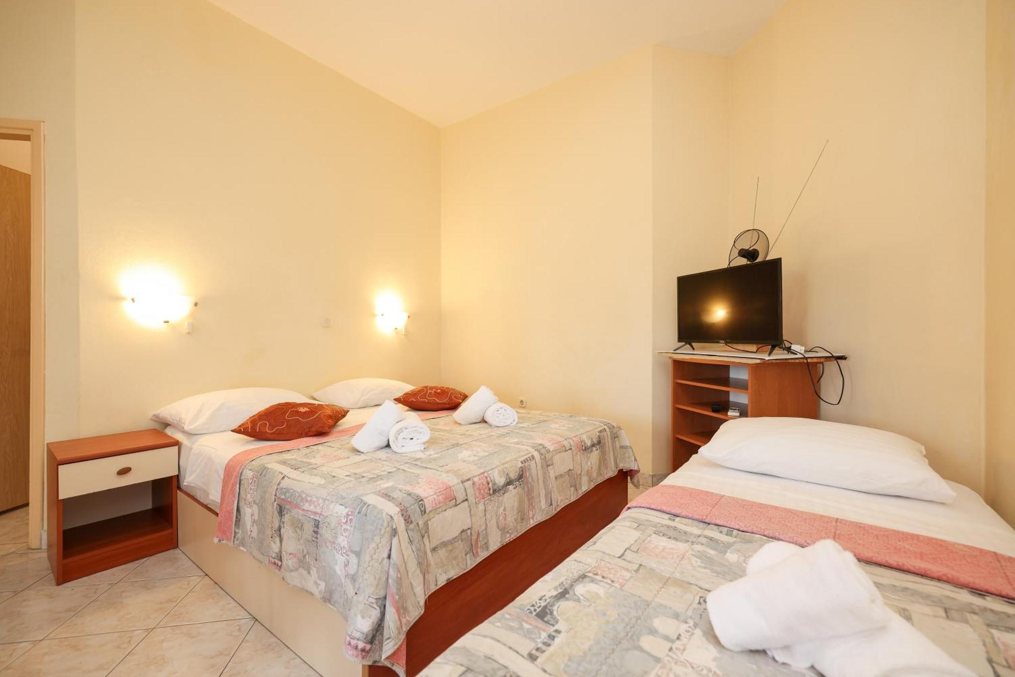 Beachfront Apartments Jermen Sukošan Extérieur photo