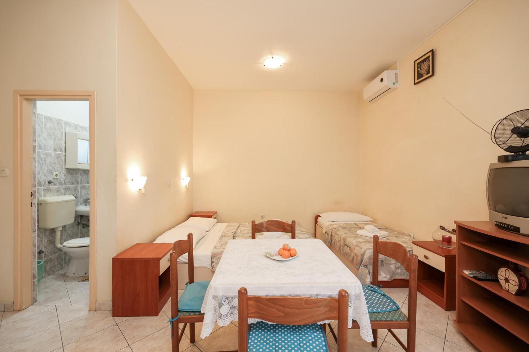 Beachfront Apartments Jermen Sukošan Extérieur photo