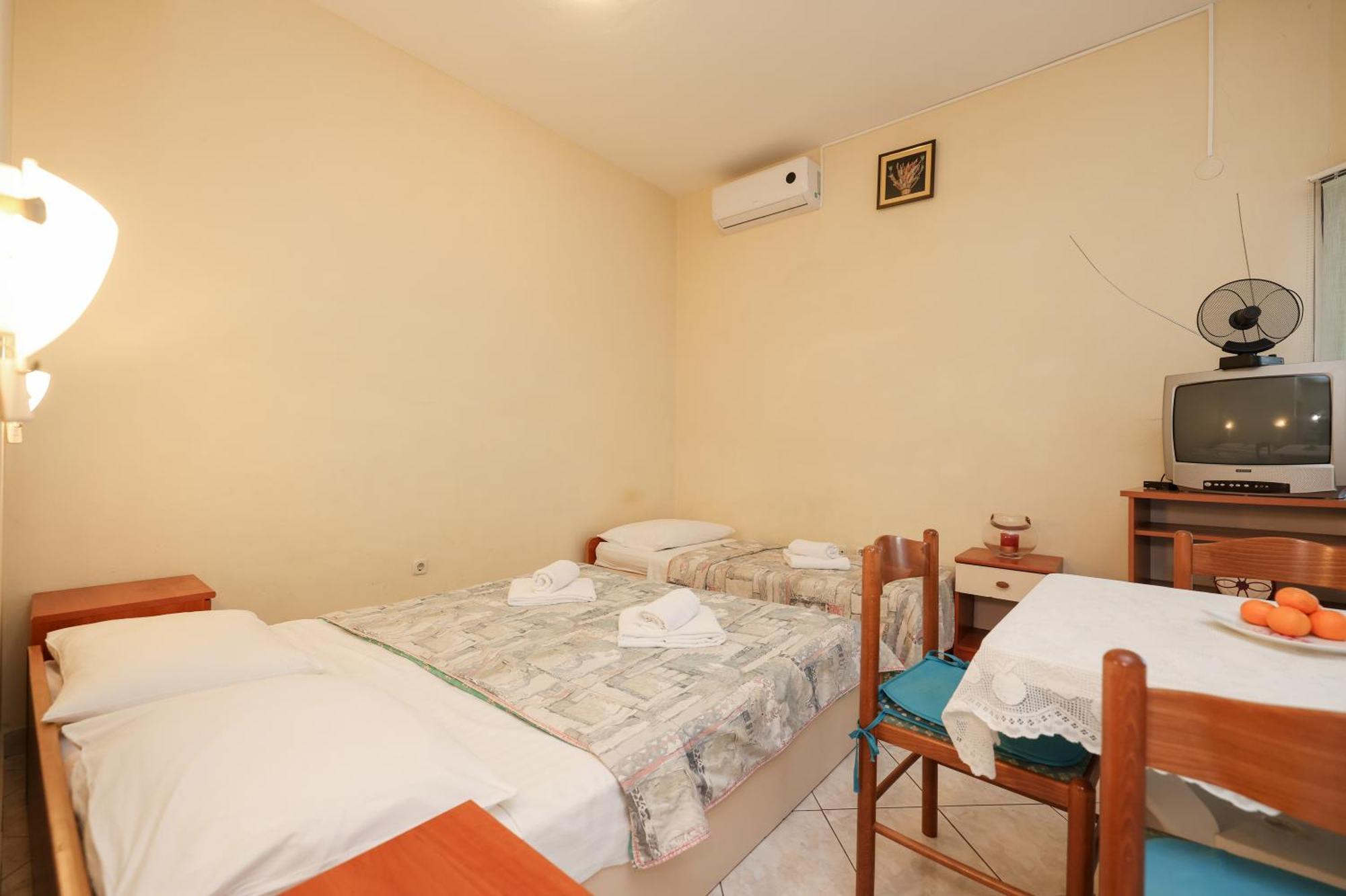 Beachfront Apartments Jermen Sukošan Extérieur photo