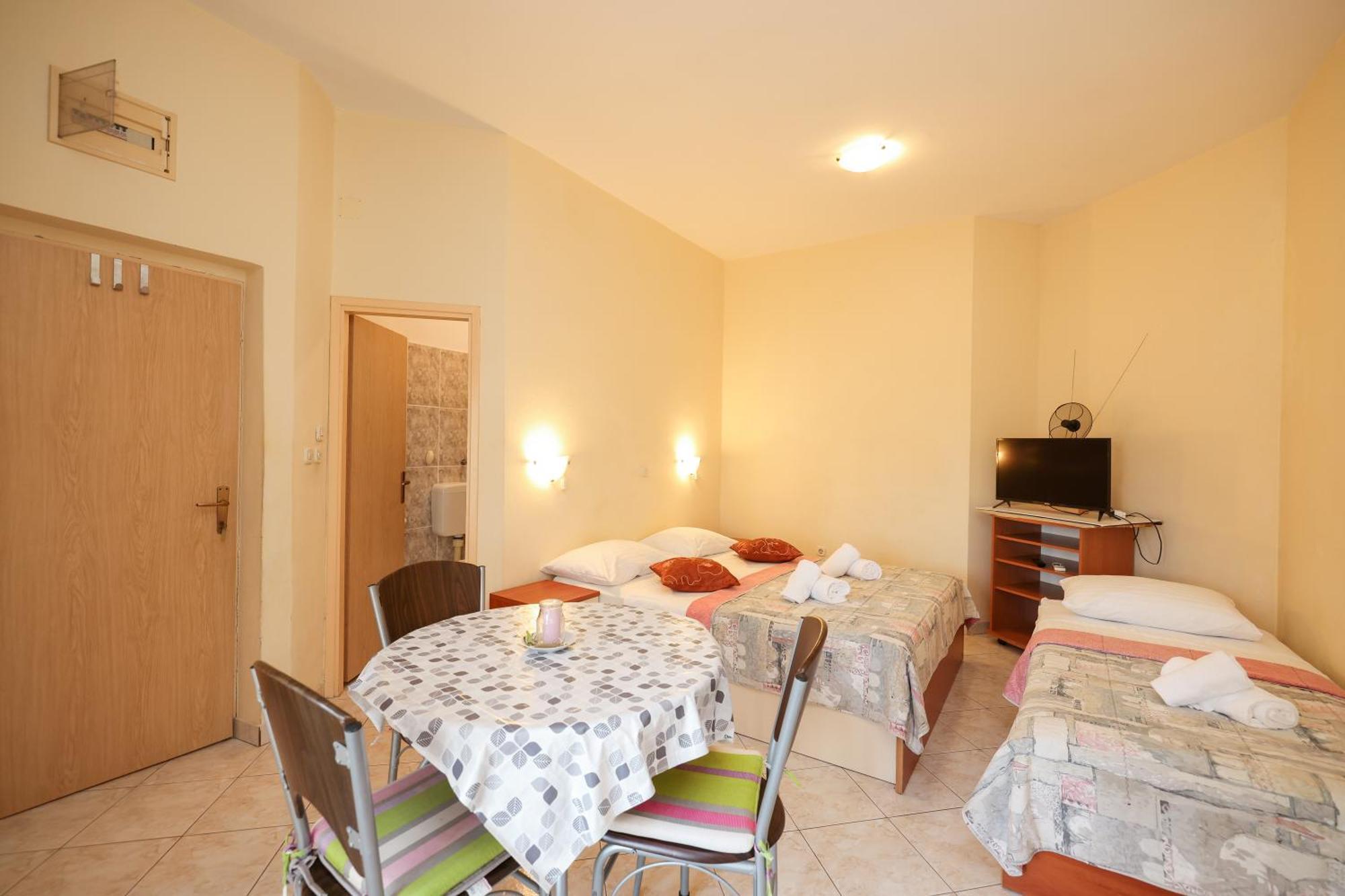 Beachfront Apartments Jermen Sukošan Extérieur photo